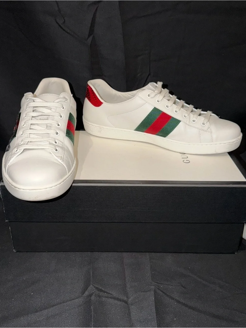 Authentic Men’s Gucci White Leather Low-Top Sneakers with Green & Red Stripe